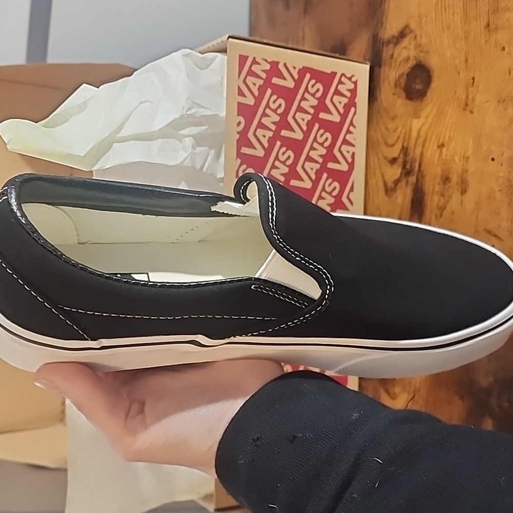 Vans Classic Slip-On Shoes - Black/White M8.5-W10 Embrace Legendary Comfort FP60 - Picture 6 of 10